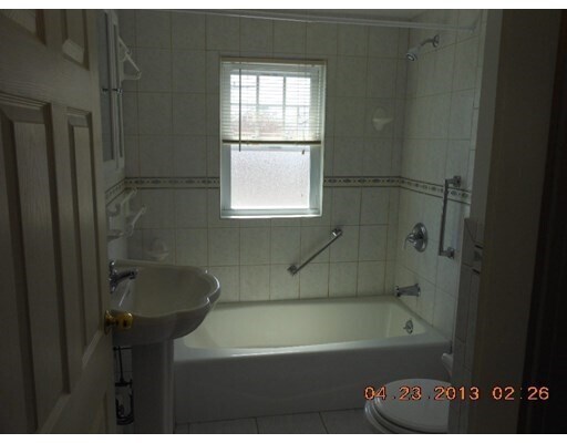 Building Photo - 82a Calumet St