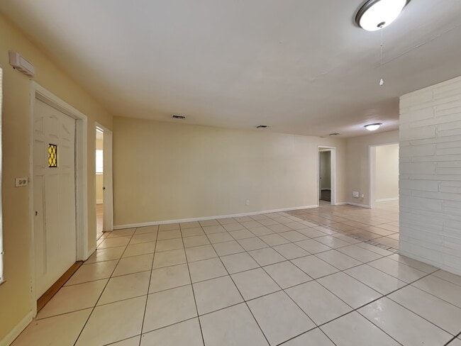 Building Photo - 6980 SW 30th St