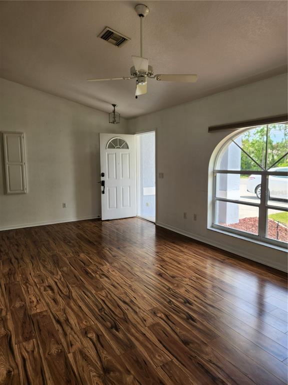 Foto del edificio - 26268 Explorer Rd