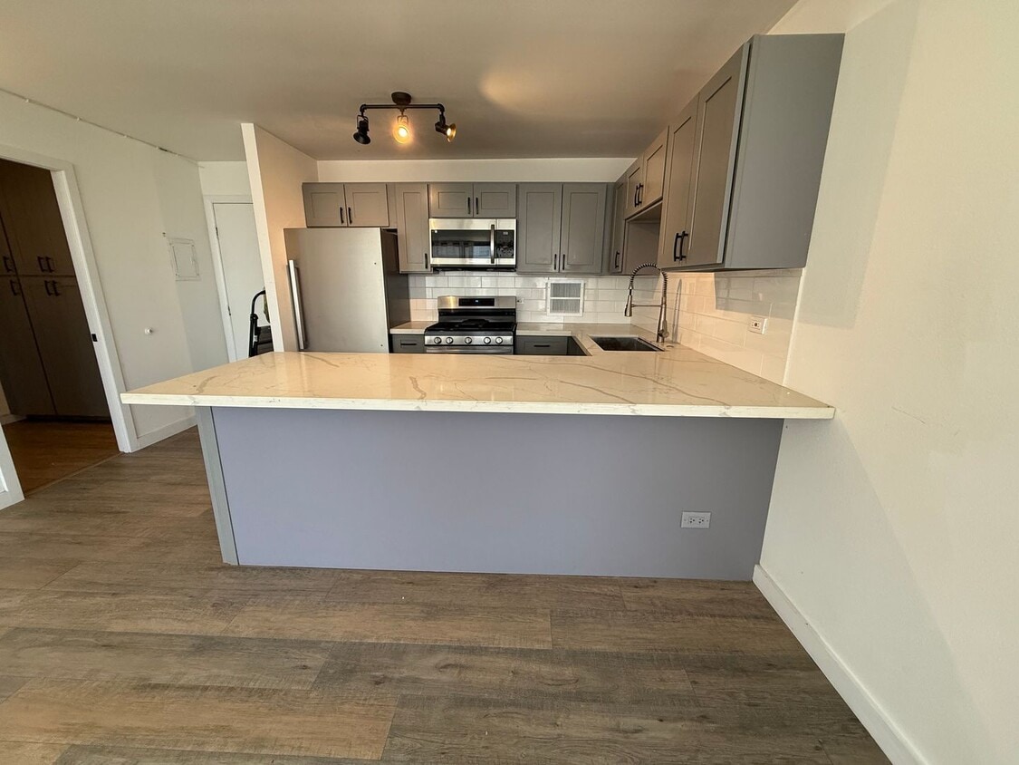 Foto principal - OCEAN View Unfurnished 1 bed/1 bath in Puu...