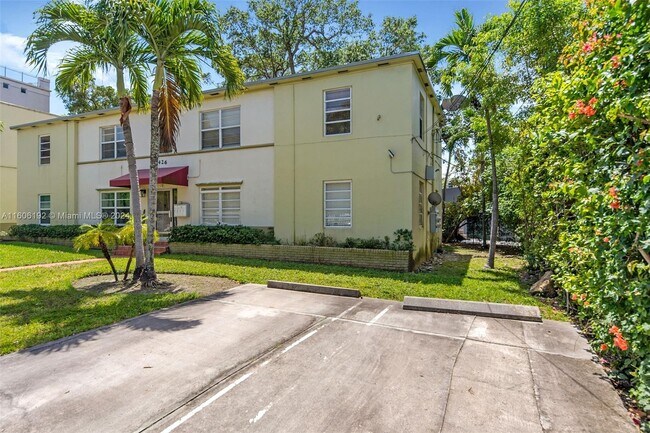 Foto del edificio - 426 NE 77th Street Rd