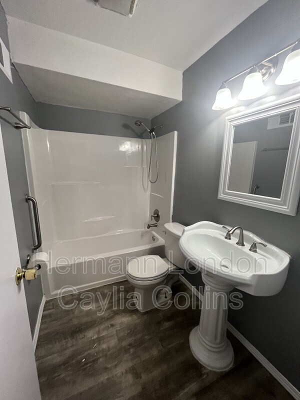 Building Photo - 8708 Granada Pl