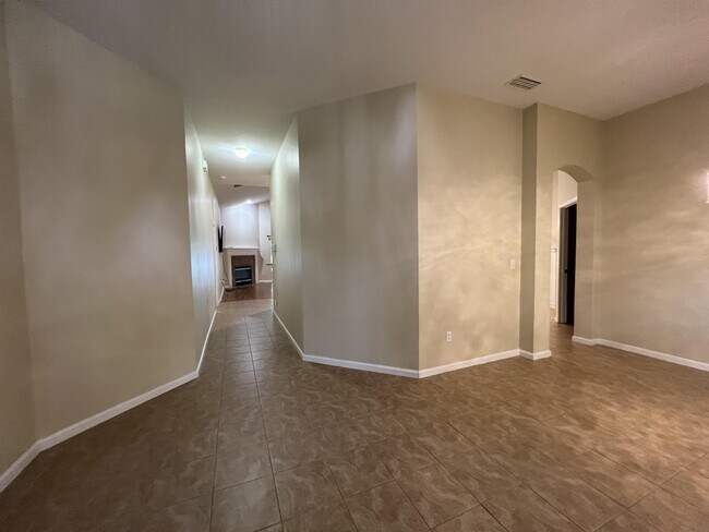 Foto del edificio - 3466 Laurel Leaf Dr