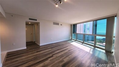 Building Photo - 1177 Queen St