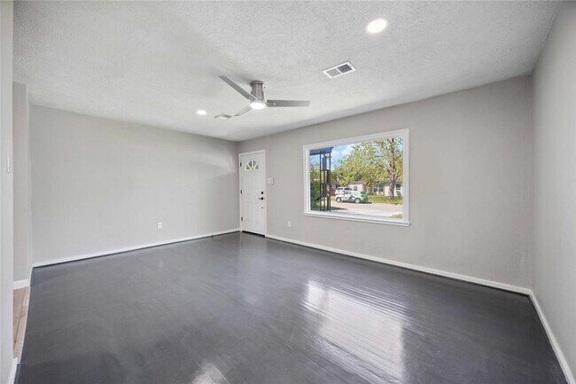 Foto del edificio - 5206 Willow Glen Dr