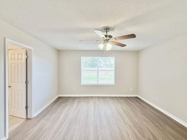 Building Photo - 4530 Chantilly Way