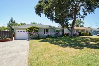 Building Photo - 129 Mabry Way