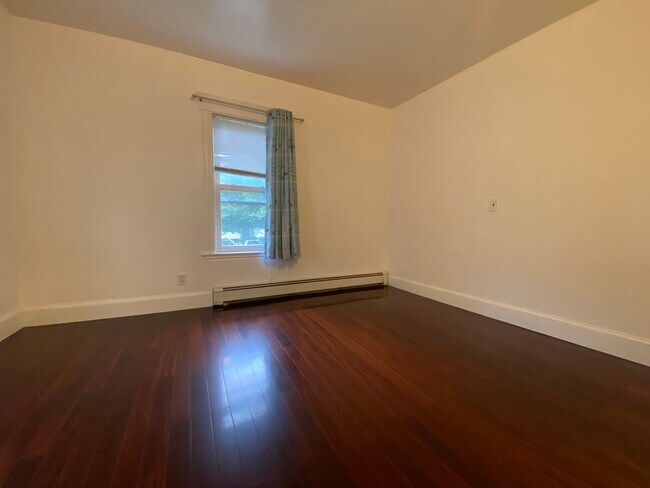 Foto del edificio - 43 Glover Ave