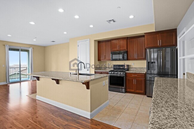 Building Photo - 6491 Bayview Dr