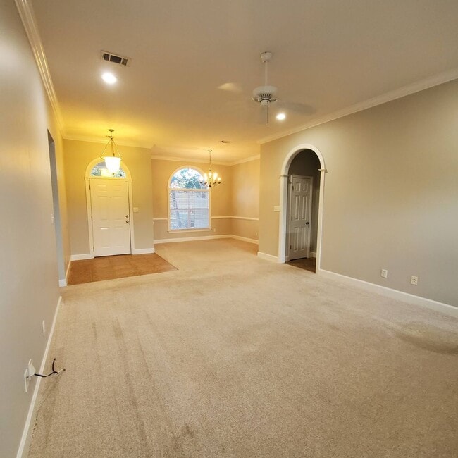 Building Photo - Elegant 3/2 Home in Highlands - Your Georg...