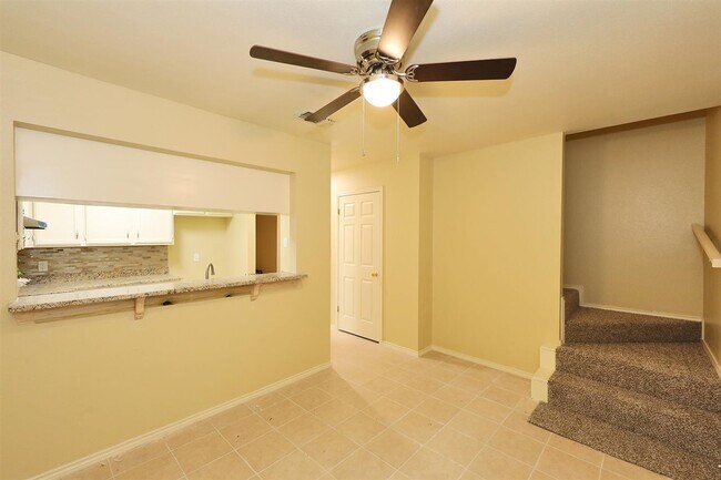 Foto del edificio - 8911 McPherson Rd