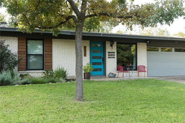 Building Photo - 11900 Spring Hill Dr