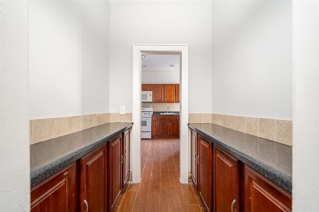Foto del edificio - 107 Kensington Ave