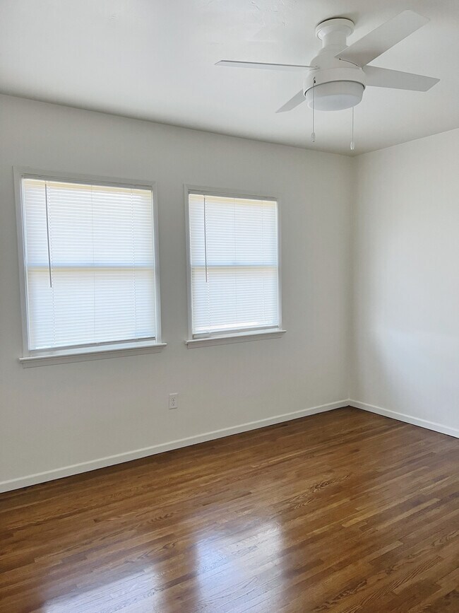 Bedroom (x2) - 2500 Drake St