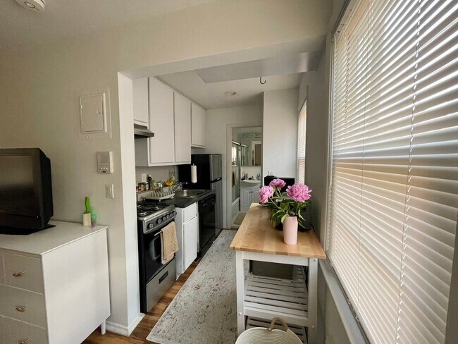 Foto del edificio - 215 W Broadway