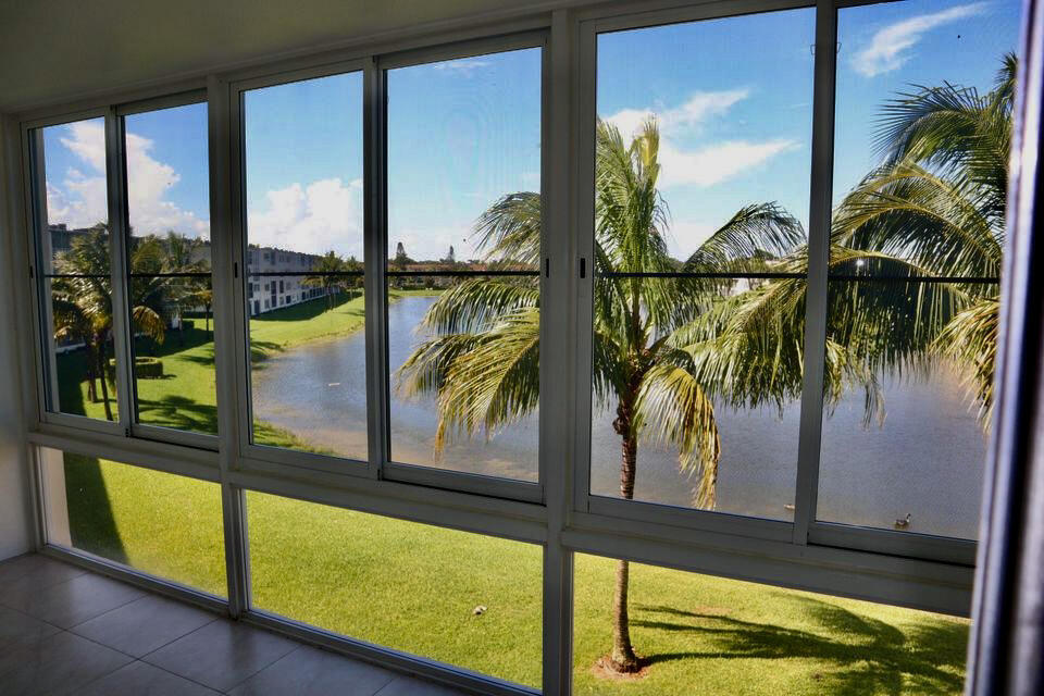 Foto principal - 3044 Yarmouth E