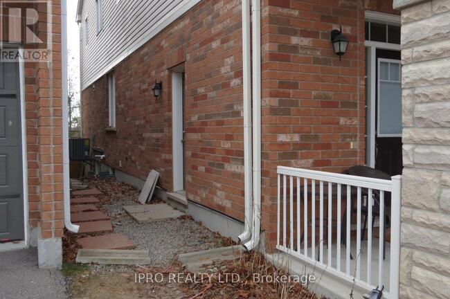 Building Photo - 525 Langholm St