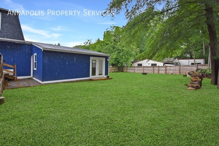 Primary Photo - 813 Oak Grove Cir