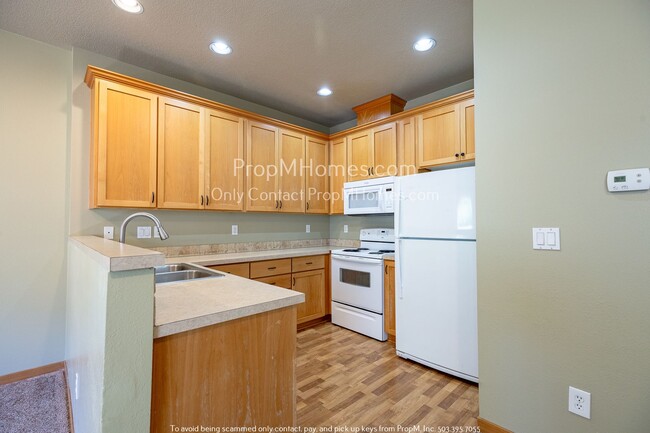 Building Photo - Charming Three Bedroom, Two and Half Bath ...