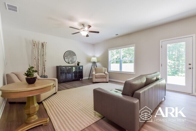 Plano abierto de 3 dormitorios - Heritage Pointe
