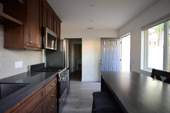 Building Photo - 204 Olive Pl