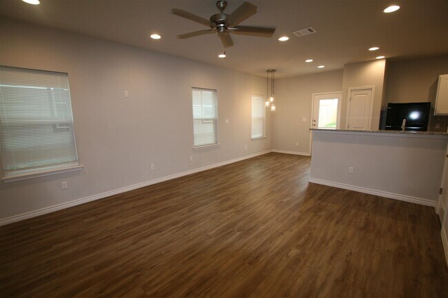 Foto del edificio - 228 Peruna Dr