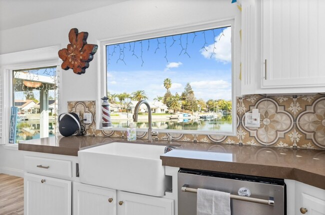 Building Photo - Beautiful 3-Bedroom, 3-Bath Home in Riverl...