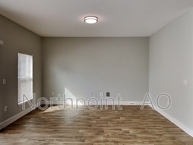 Foto del edificio - 212 W 19th St