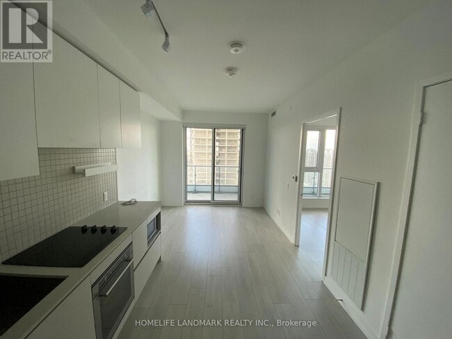 Building Photo - 950 Portage Pkwy