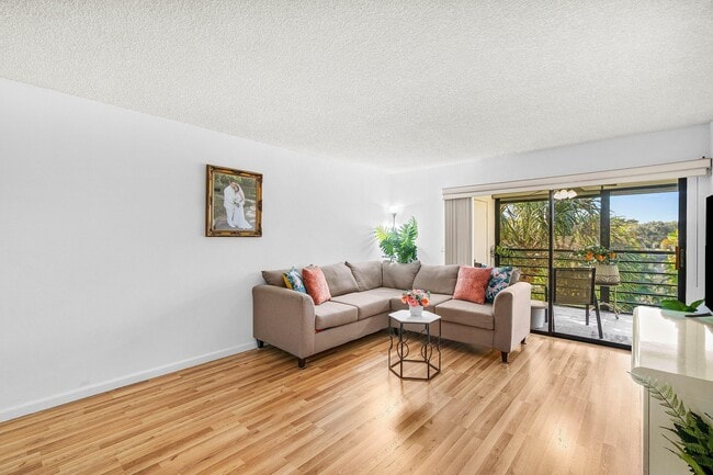 Foto del edificio - 10110 Cedar Point Blvd