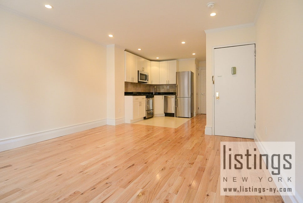 Primary Photo - 403 E 78th St