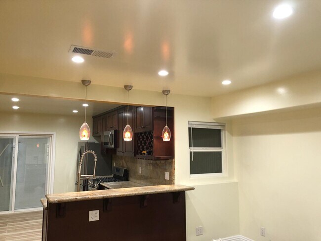Building Photo - 1731 Palou Ave
