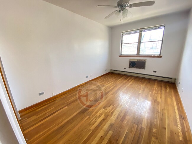 Foto del edificio - 1621 Edison Ave