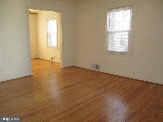 Building Photo - 2727 Fort Dr