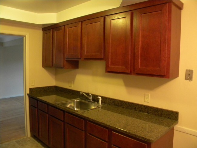 Building Photo - 2586 Warrensville Center Rd