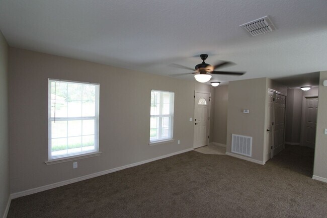 Foto del edificio - BEAUTIFUL 3 BD/2BA Home in Beautiful Ocala!!!