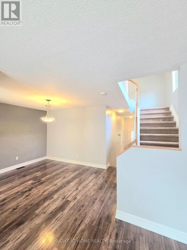 Building Photo - 232 Meadowbreeze Dr