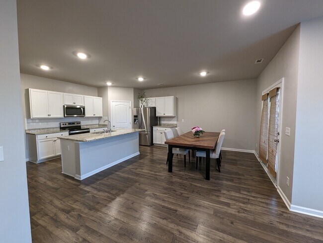 Building Photo - 122 Fellington Ct