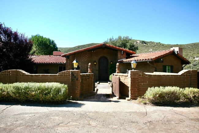 Building Photo - Lake Front Spacious  Home Pala Verde Ranch...