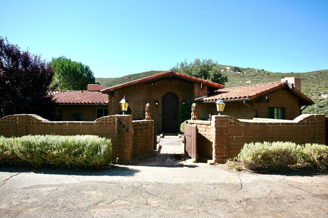 Foto del edificio - Spacious Lake Front Home Pala Verde Ranch ...