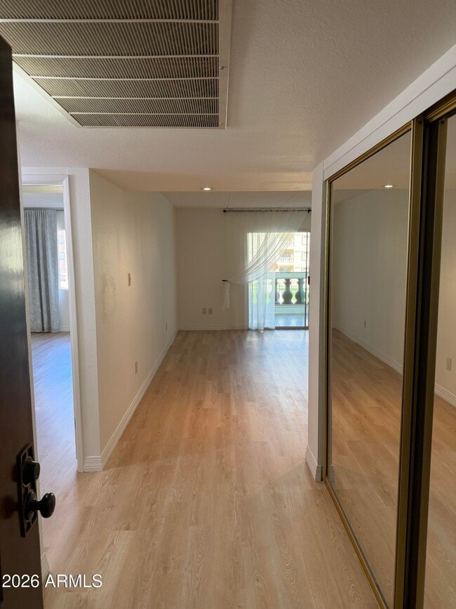 Foto del edificio - 7950 E Camelback Rd