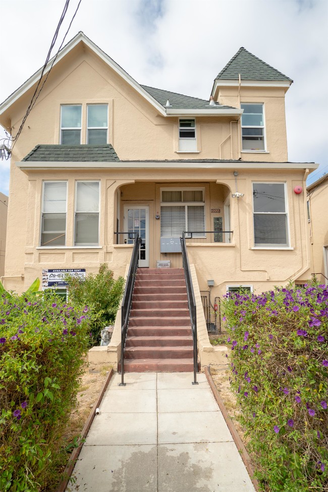 Foto del edificio - 2121 Dwight Way