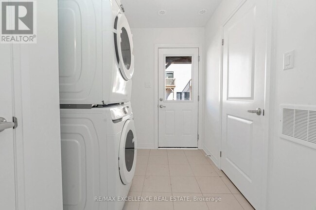 Building Photo - 12 Hine Rd