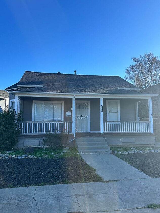 Primary Photo - Cute Northside Bungalow