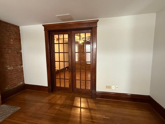 Building Photo - 1360 S High St