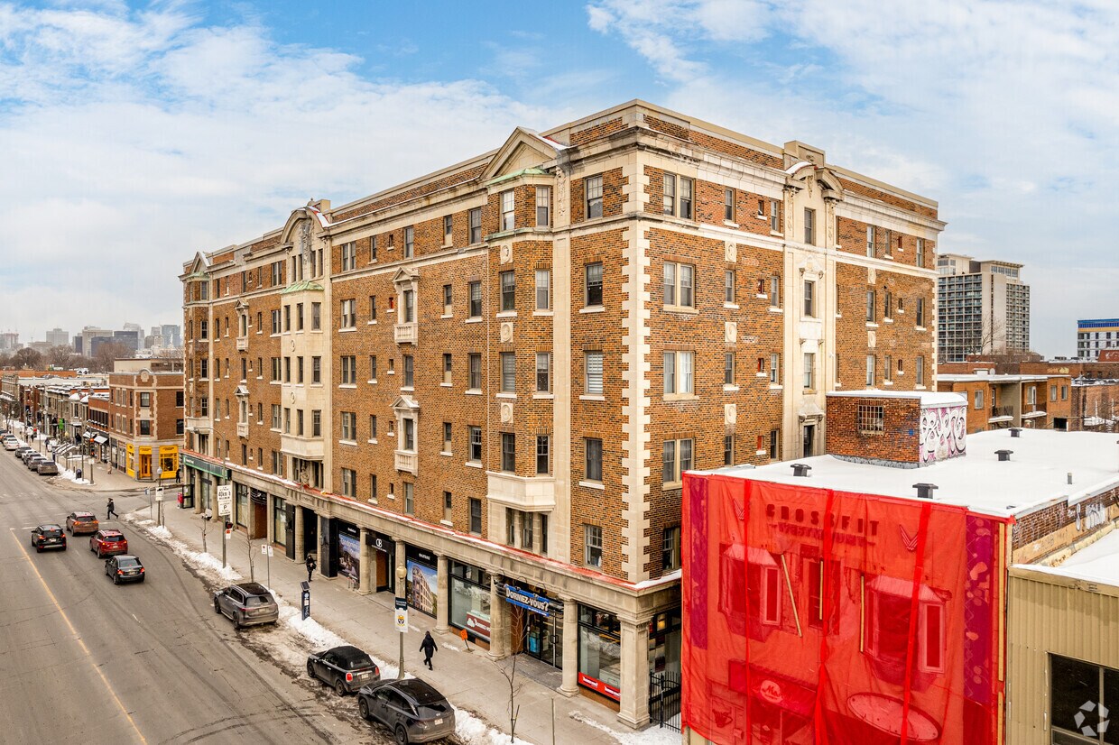 Pickwick Arms Apartments 50025018 Sherbrooke W Westmount, QC