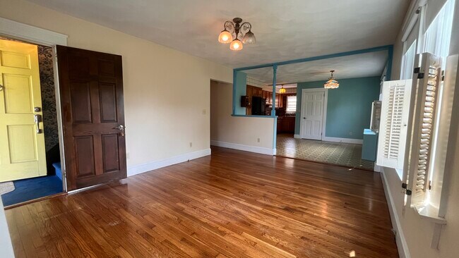 Building Photo - 182 Wolcott Ave