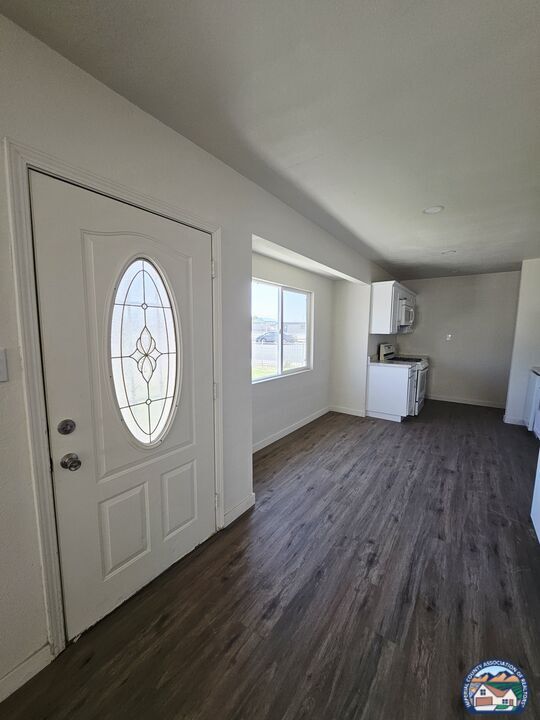 Building Photo - 807 Rose Ave