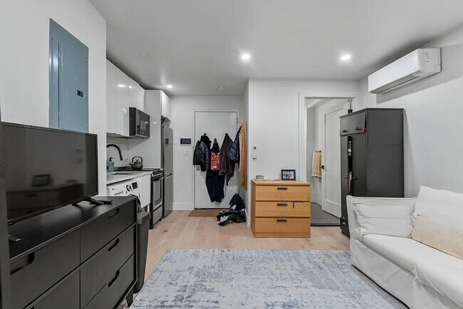 Foto del edificio - 241 W 75th St