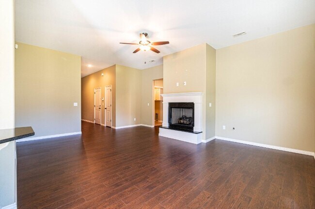 Foto del edificio - 4870 Castlewood Ln
